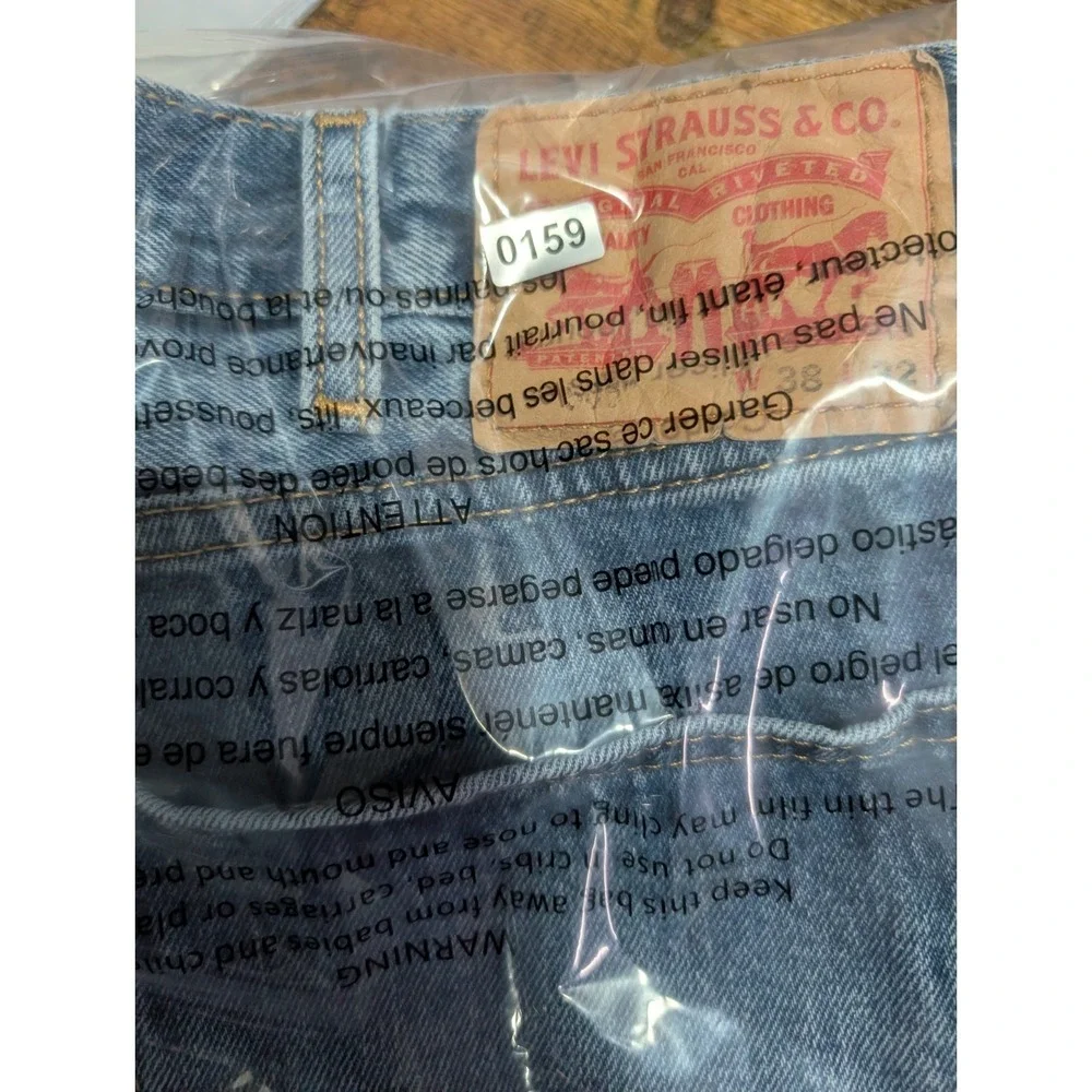 Levi's 505 Jeans Mens 38x32 Blue Denim Regular Fit Straight Leg Light Wash